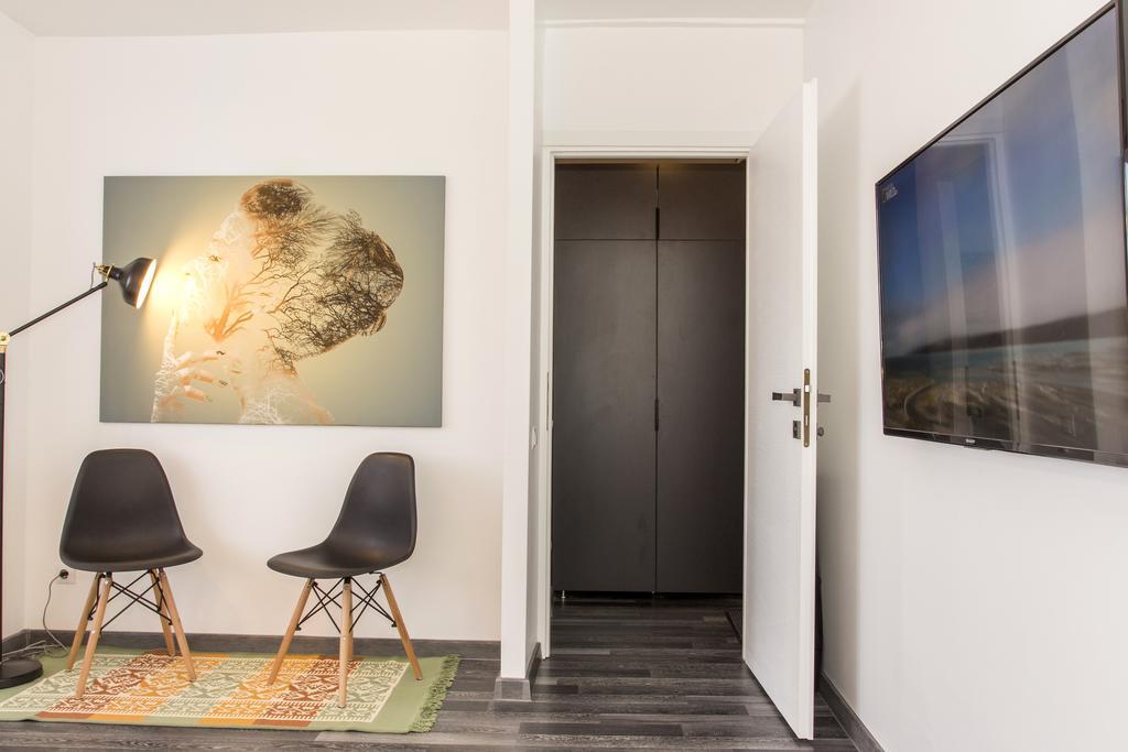 Studio L By Mrg Apartments Bukarest Exteriör bild